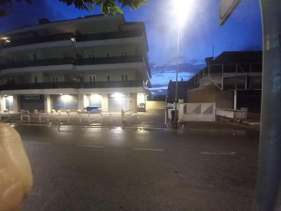 צ'יאמפינו Premium Apartment With Parking מראה חיצוני תמונה